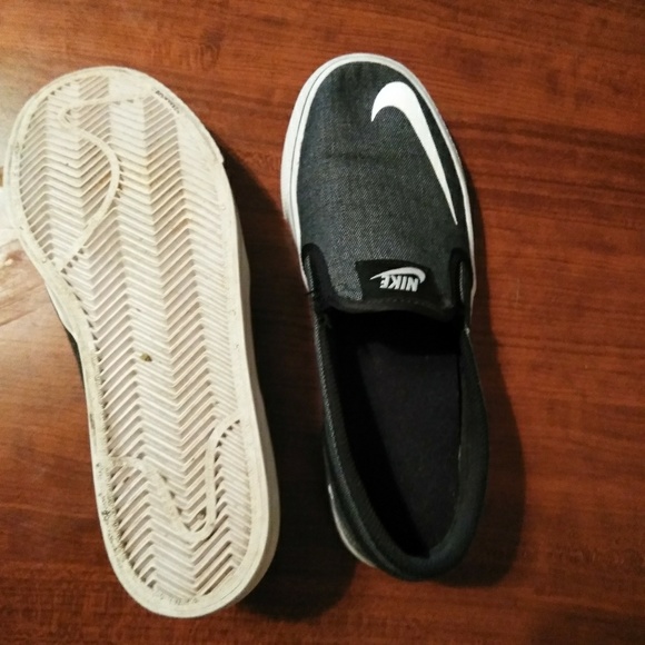 Nike slip on sneakers - Picture 2 of 2